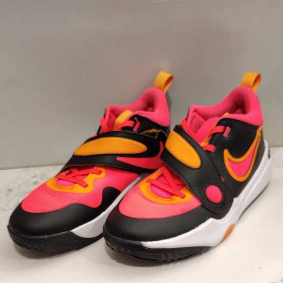 Nike Team Hustle D 11 Big Kids Basketball Shoes Size 6.5Y - Picture 1 of 9